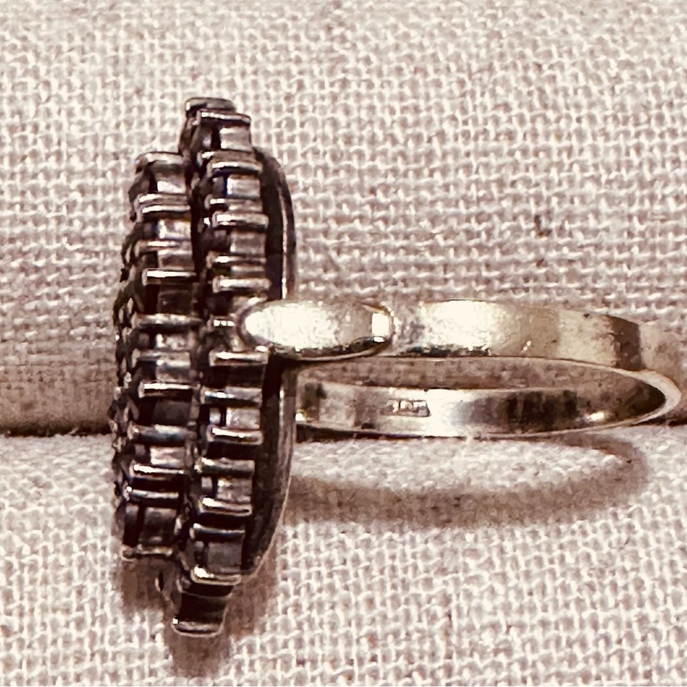 Vintage | Ring | Sterling Silver Garnet Ring - Picture 3 of 12